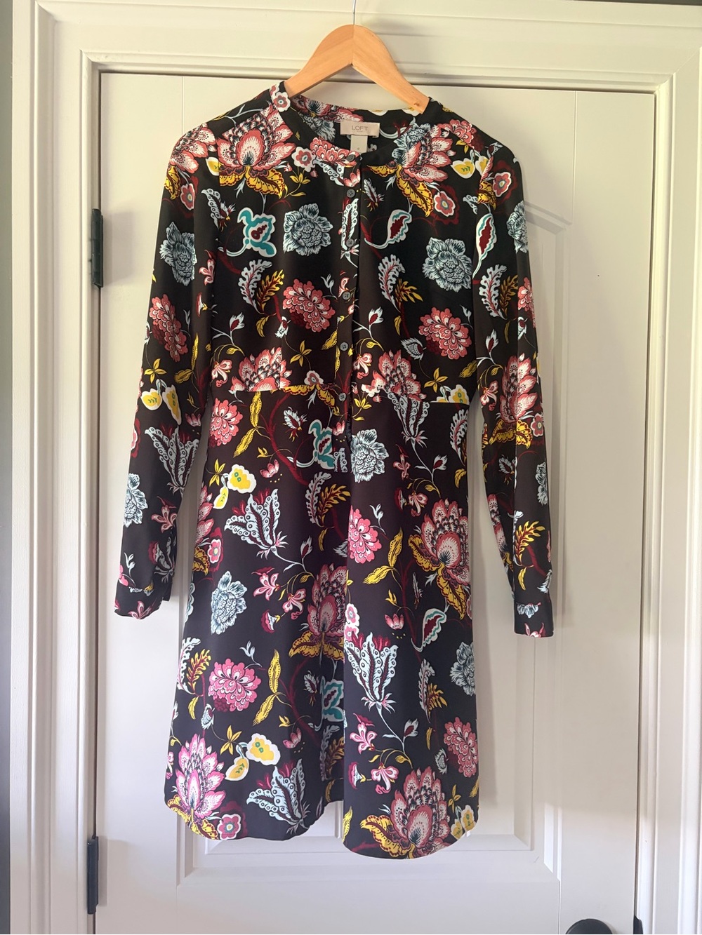 LOFT Outlet Floral Shirt Dress Size 0 Long Sleeve Button Up Black Pink Boho Mini